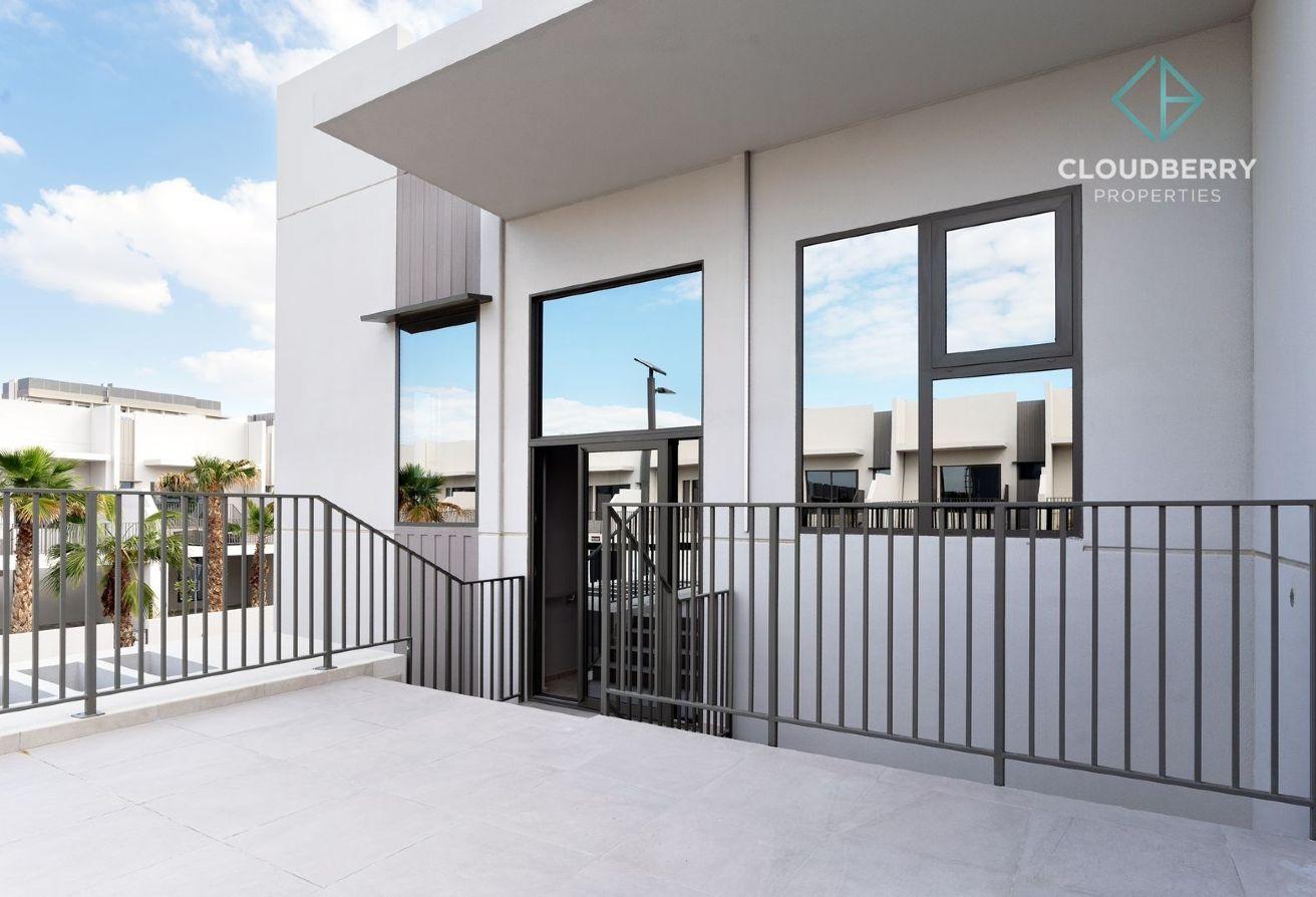 Huge Layout | Corner Unit | Ready to Move in photo 17