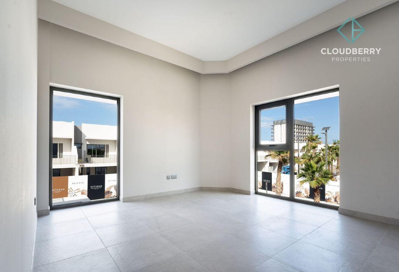 Huge Layout | Corner Unit | Ready to Move in photo 11