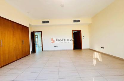 Villa - 4 Bedrooms - 5 Bathrooms for rent in Jumeirah Park - Dubai