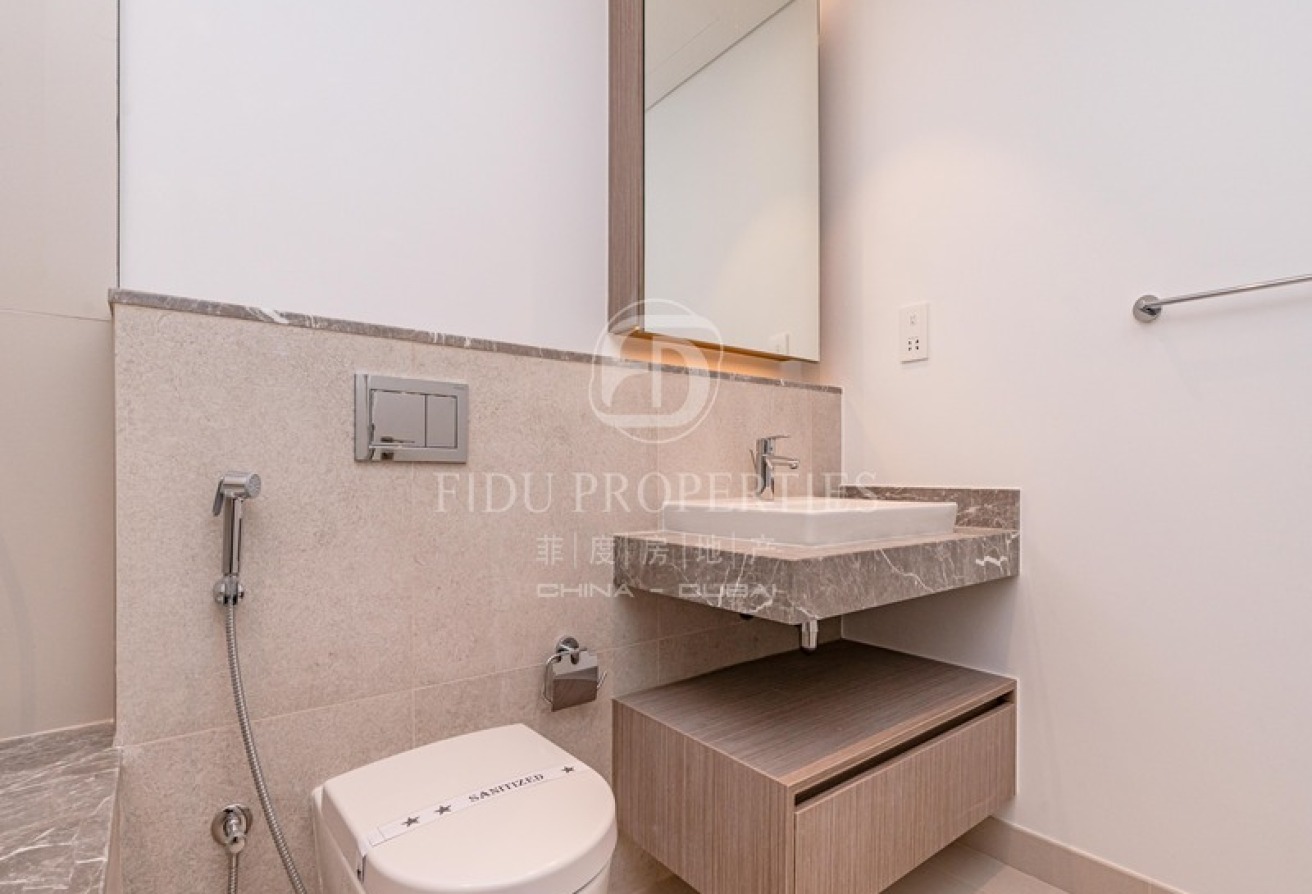 Exclusive | Midfloor | Seaview | Vacant