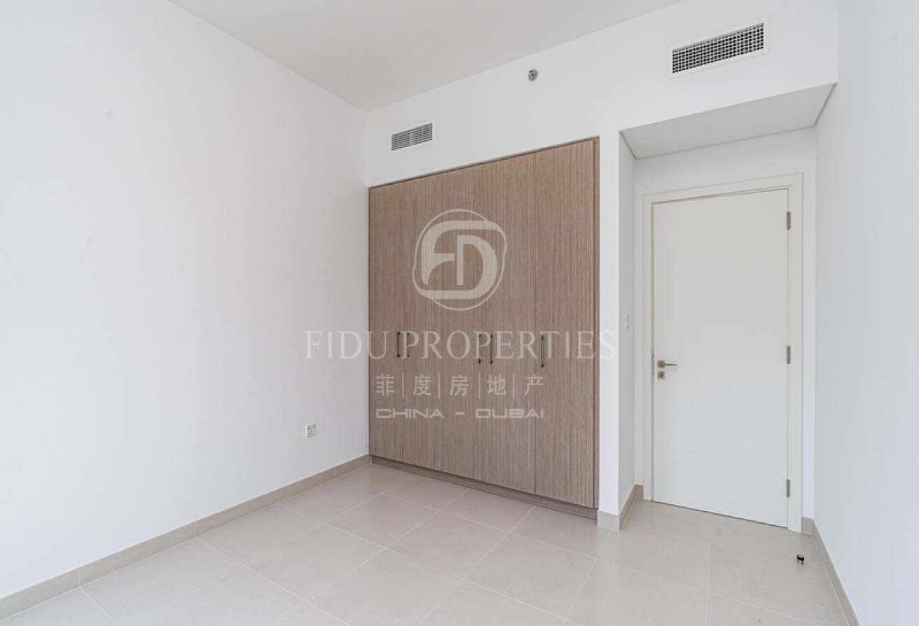 Exclusive | Midfloor | Seaview | Vacant