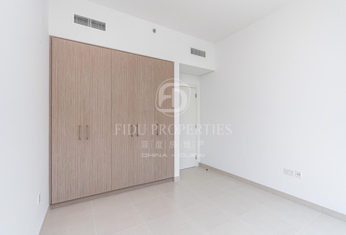 Exclusive | Midfloor | Seaview | Vacant