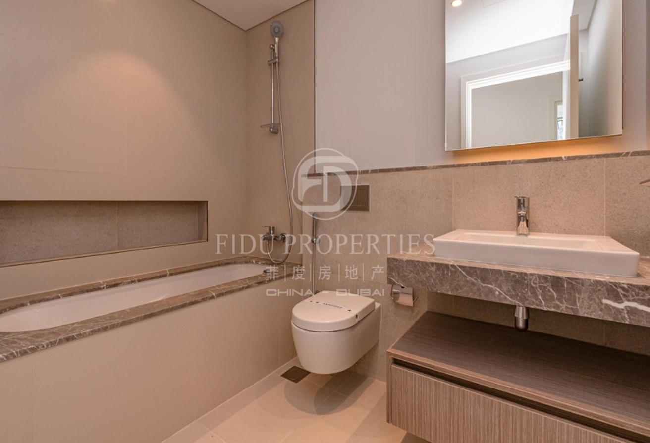 Exclusive | Midfloor | Seaview | Vacant