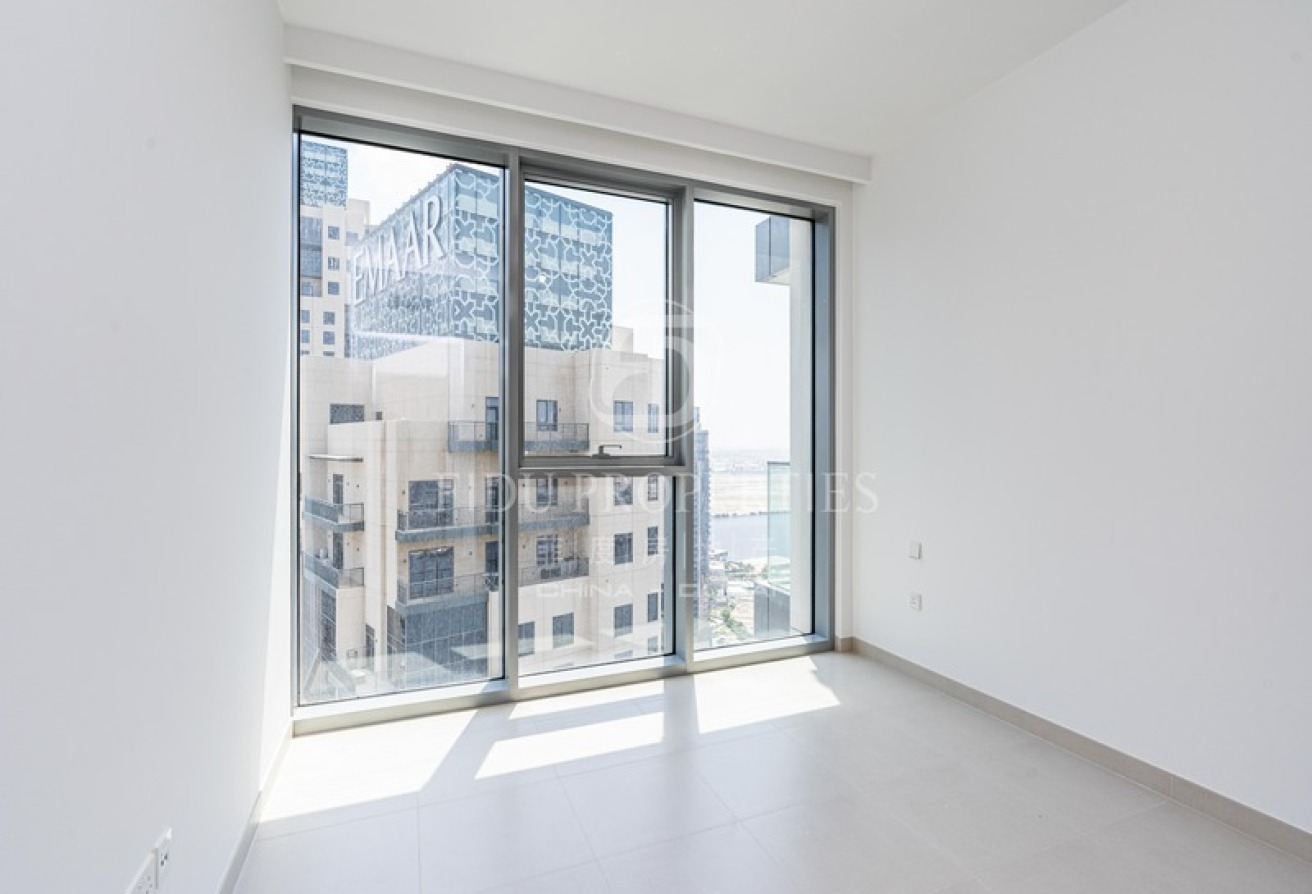 Exclusive | Midfloor | Seaview | Vacant