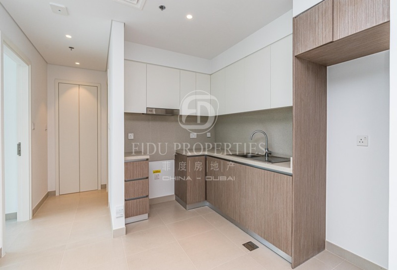Exclusive | Midfloor | Seaview | Vacant