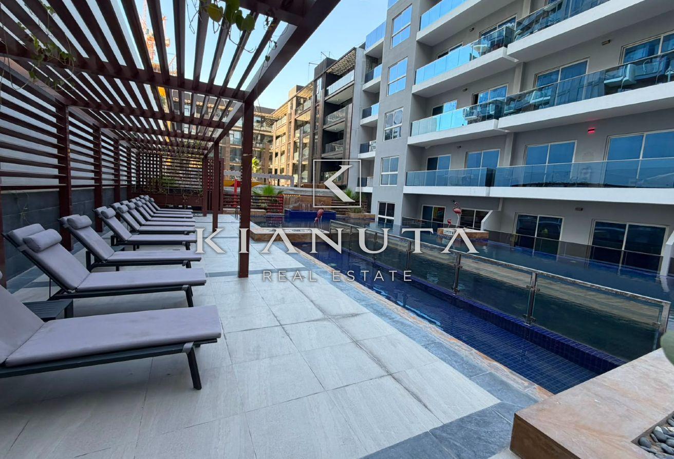 SPACIOUS | POOL VIEW | VACANT | PRIME LOCATION photo 13