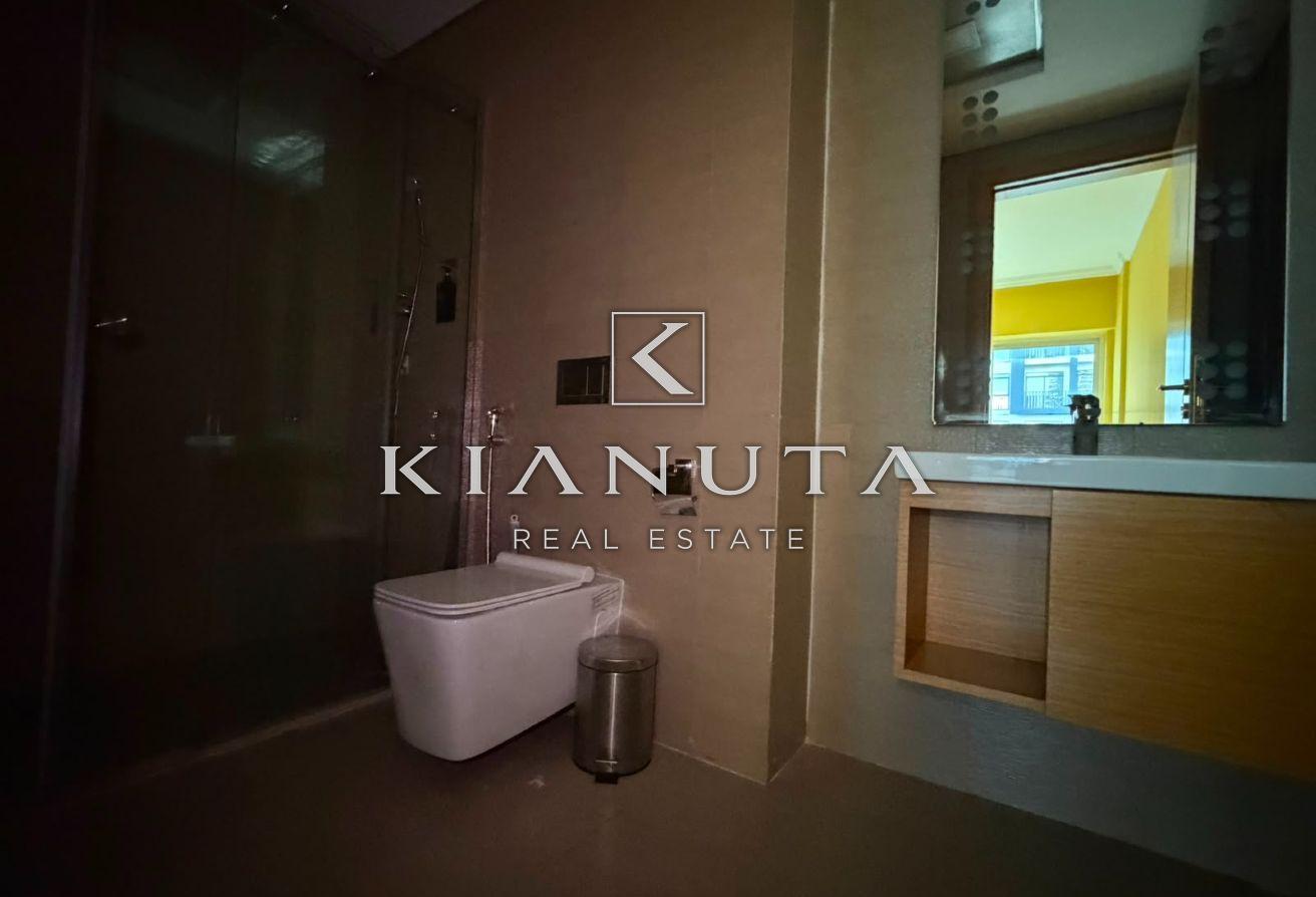 SPACIOUS | POOL VIEW | VACANT | PRIME LOCATION photo 8