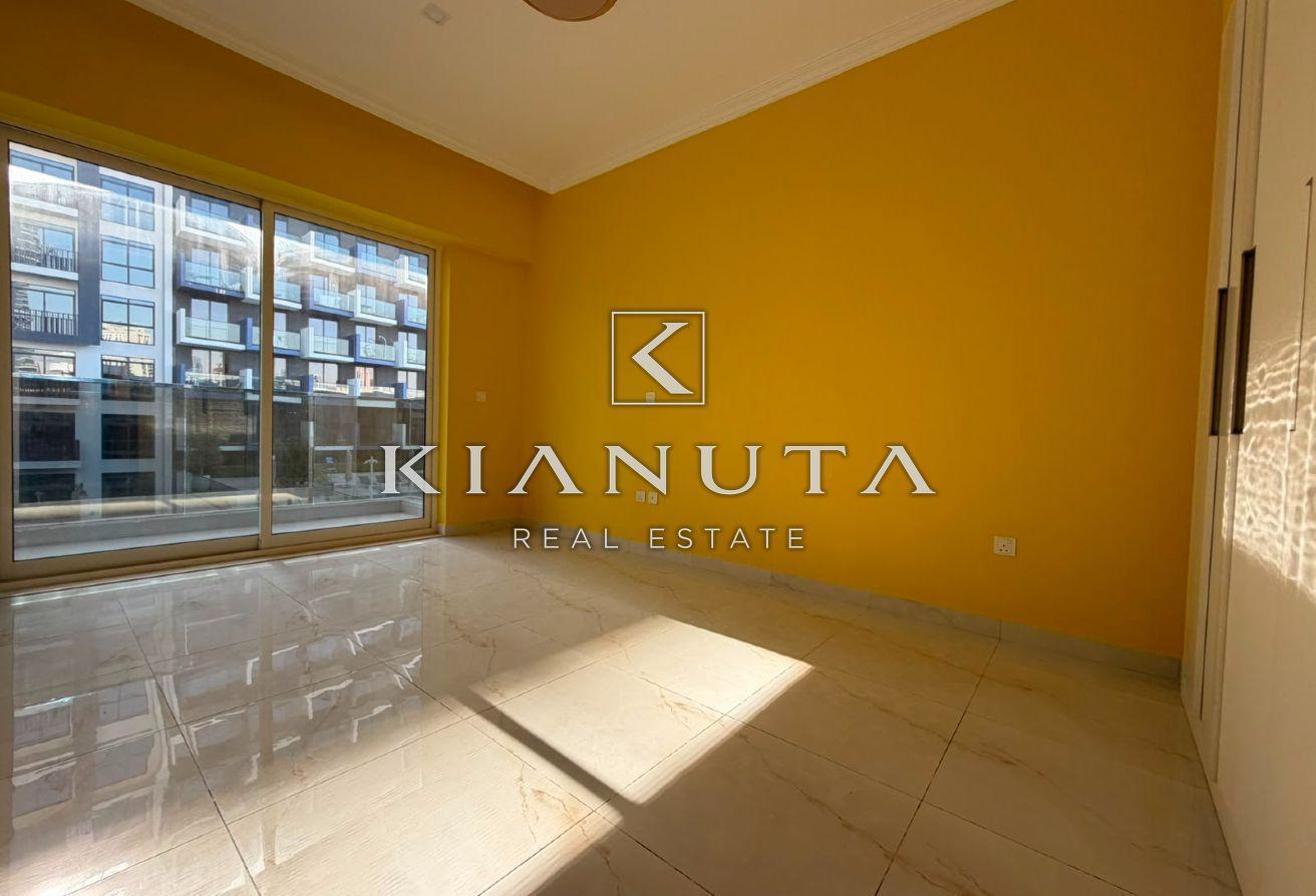 SPACIOUS | POOL VIEW | VACANT | PRIME LOCATION photo 9