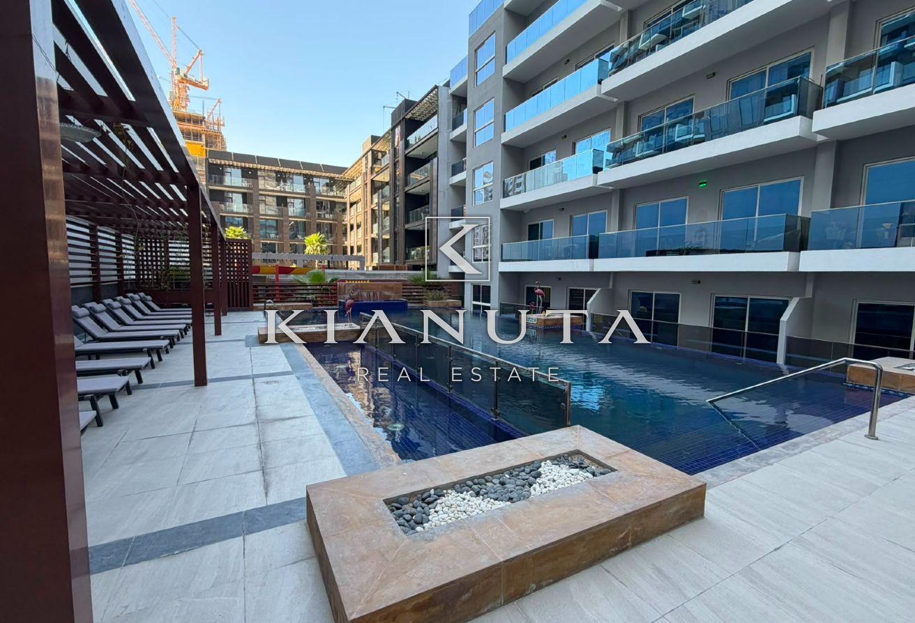 SPACIOUS | POOL VIEW | VACANT | PRIME LOCATION photo 14