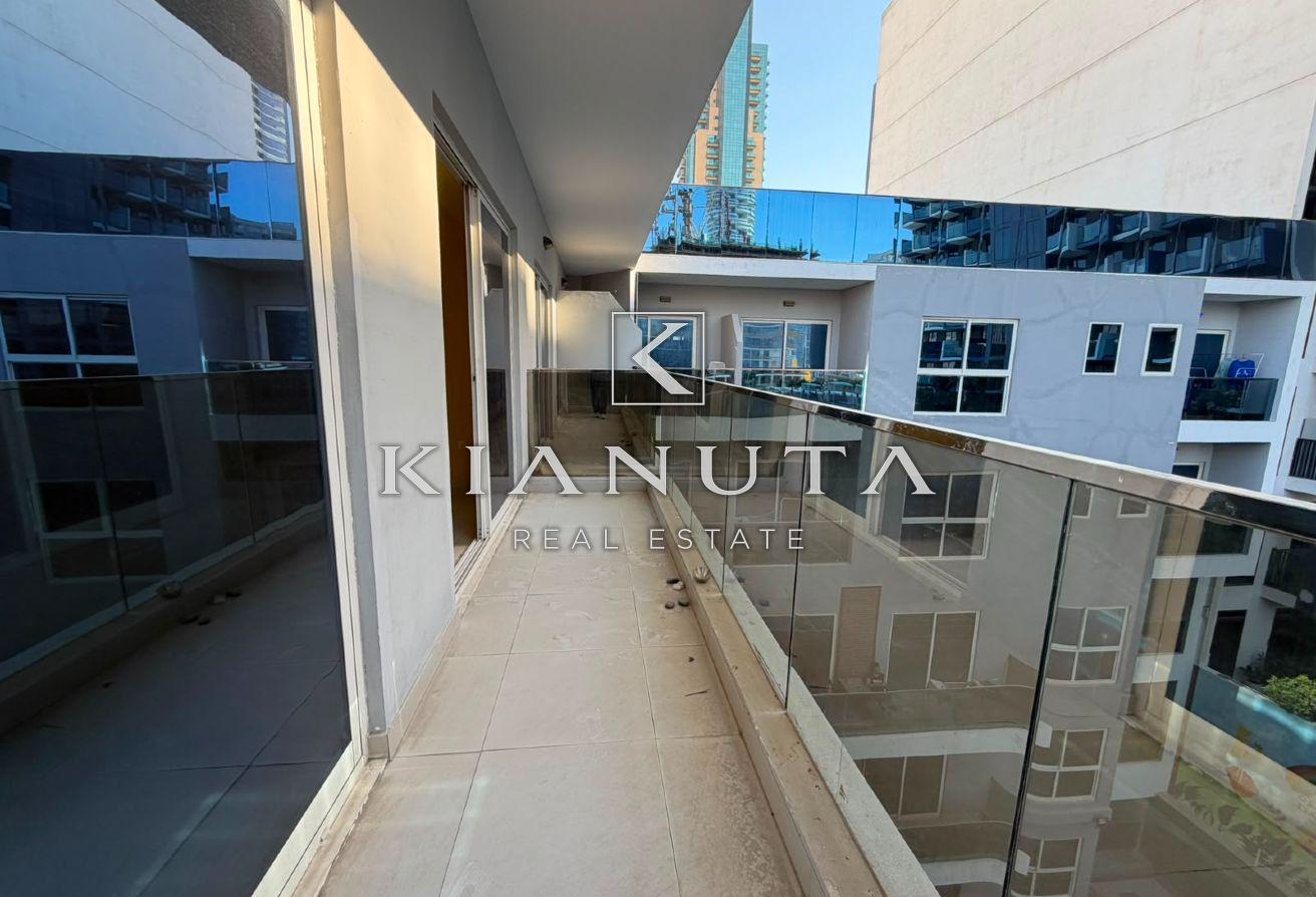 SPACIOUS | POOL VIEW | VACANT | PRIME LOCATION photo 5