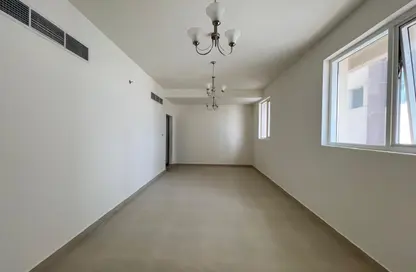 شقة - غرفة نوم - 2 حمامات للايجار في الفلاح - تجارية مويلح - الشارقة