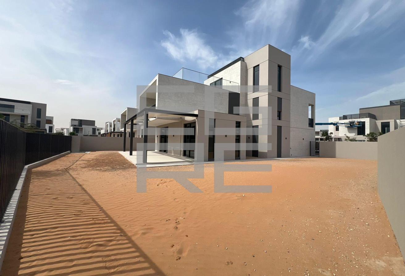 4 BR Luxurious Villa | Spacious | Vacant photo 8