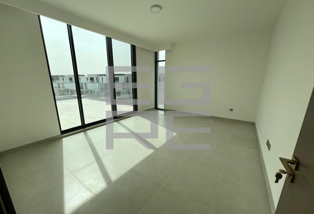 4 BR Luxurious Villa | Spacious | Vacant photo 4