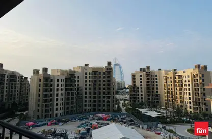 Apartment - 4 Bedrooms - 5 Bathrooms for rent in Al Jazi - Madinat Jumeirah Living - Umm Suqeim - Dubai