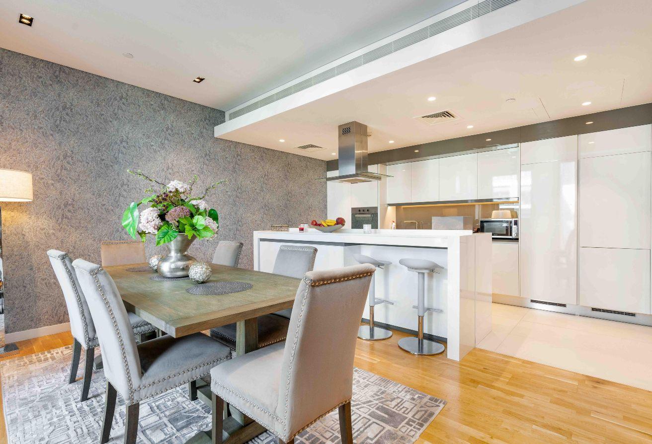 Luxury Furnished 2 Bed | Modern Layout | Vacant photo 6