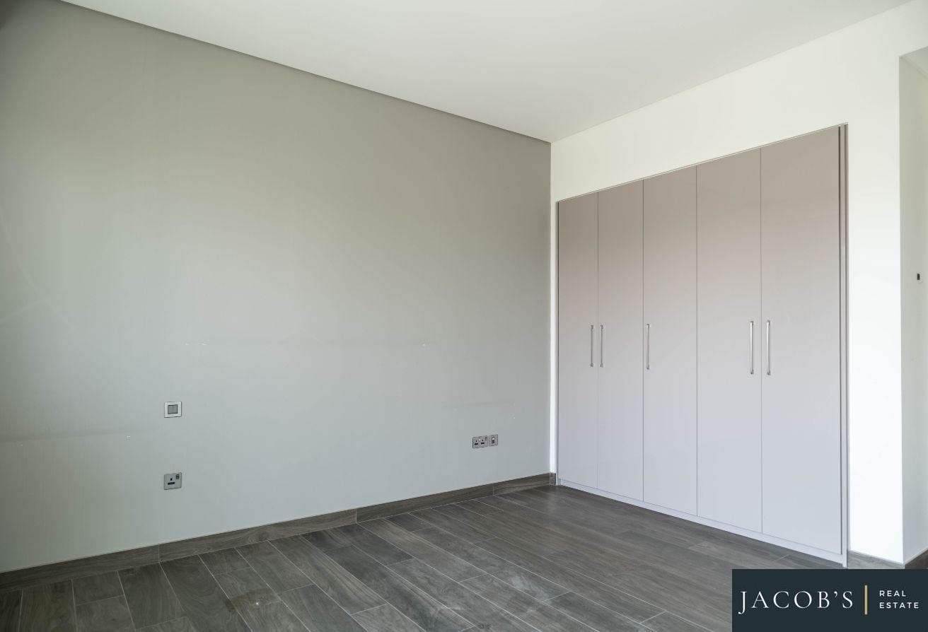 Middle Unit | Vacant Now | Single Row photo 9