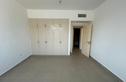 Apartment - 2 - 3 for rent in Tourist Club Area - Abu Dhabi
