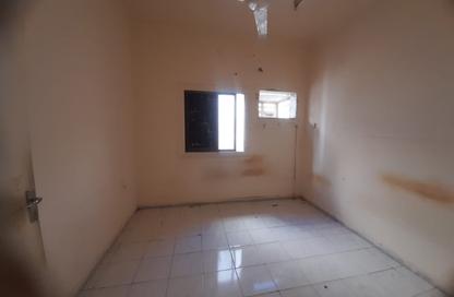 Apartment - 2 Bedrooms - 1 Bathroom for rent in Thani Yarmook Building - Halwan - Sharjah