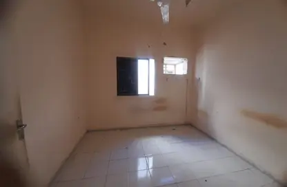 شقة - 2 غرف نوم - 1 حمام للايجار في مبنى ثاني اليرموك - حلوان - الشارقة