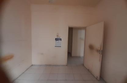 Apartment - 2 Bedrooms - 1 Bathroom for rent in Thani Yarmook Building - Halwan - Sharjah