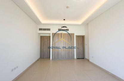 Apartment - 2 Bedrooms - 2 Bathrooms for rent in Bin Suloom Building - Al Jaddaf - Dubai