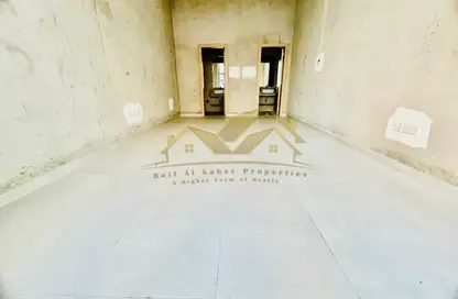 Shop - Studio - 2 Bathrooms for rent in Haas Building - Jumeirah Garden City - Al Satwa - Dubai