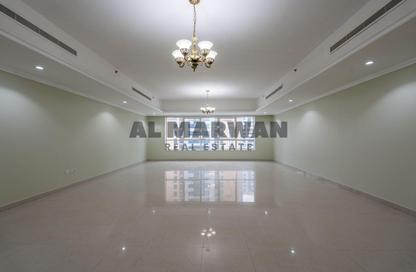 Apartment - 4 Bedrooms - 4 Bathrooms for rent in Robot Park Tower - Al Khan - Sharjah Apartment - 4 Bedrooms - 4 Bathrooms for rent in Robot Park Tower - Al Khan - Sharjah