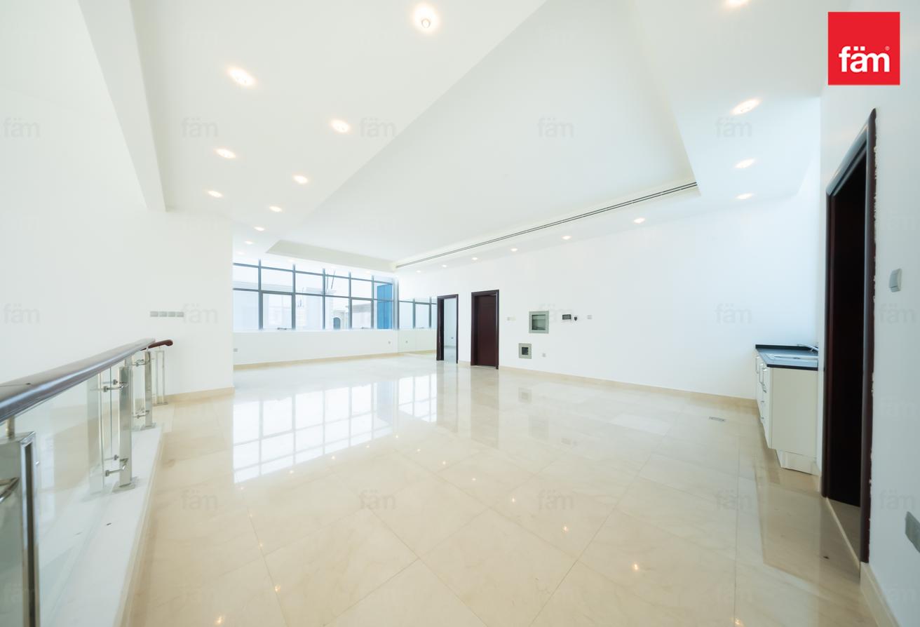 Suburban villa for family, easy access to the city photo 5