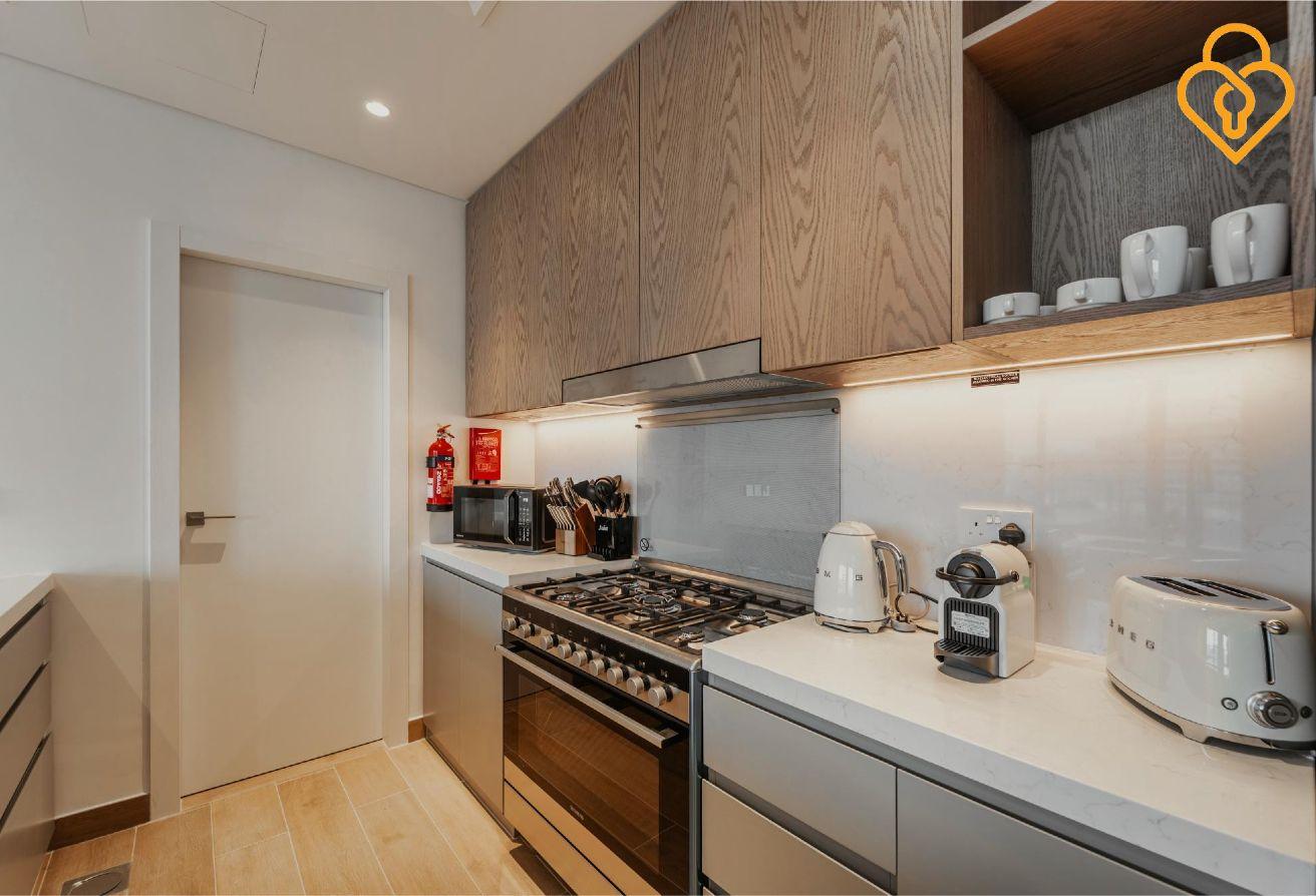 Luxury 3 BR Apt, Amazing Water Views in Jumeirah photo 12