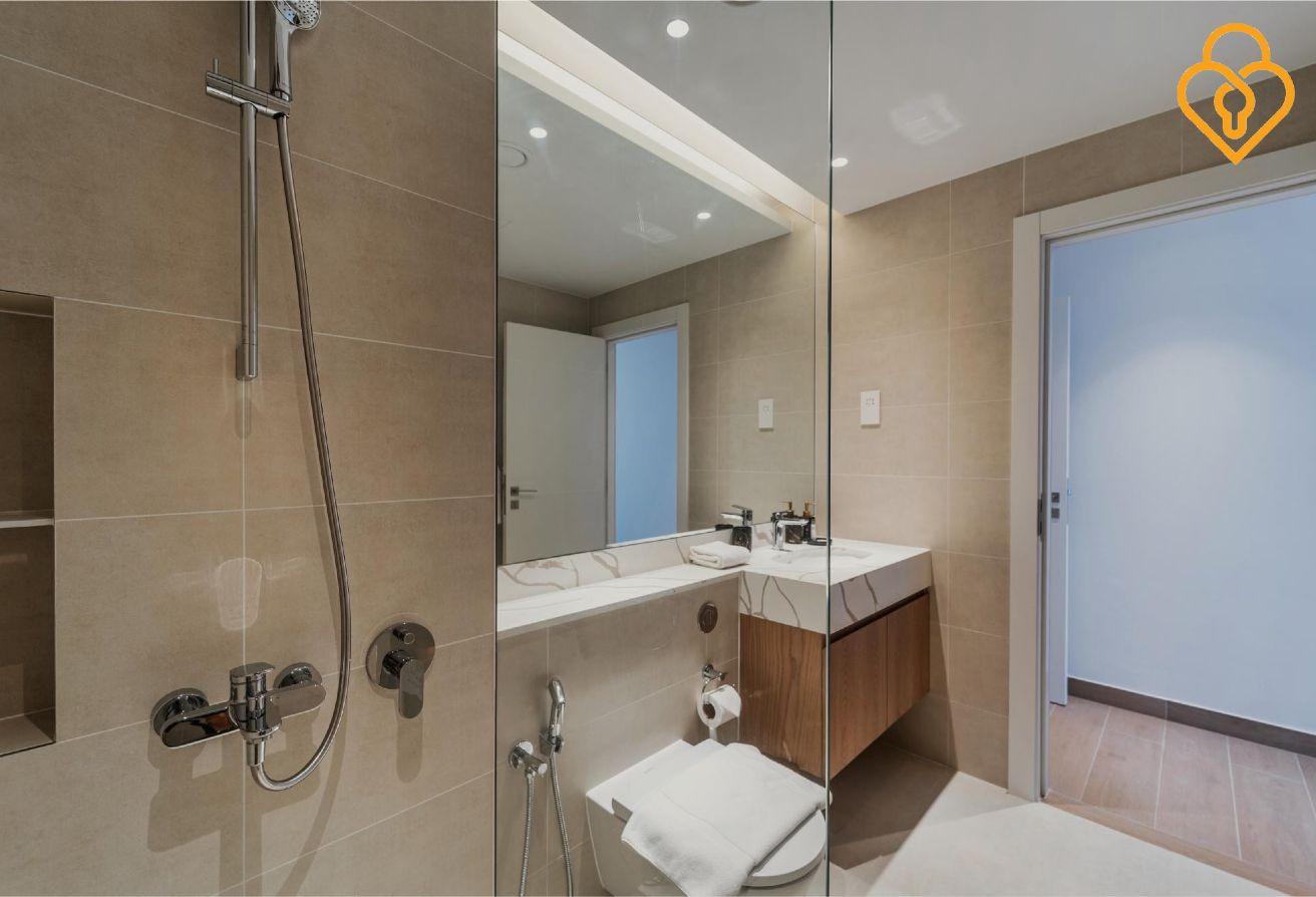 Luxury 3 BR Apt, Amazing Water Views in Jumeirah photo 16