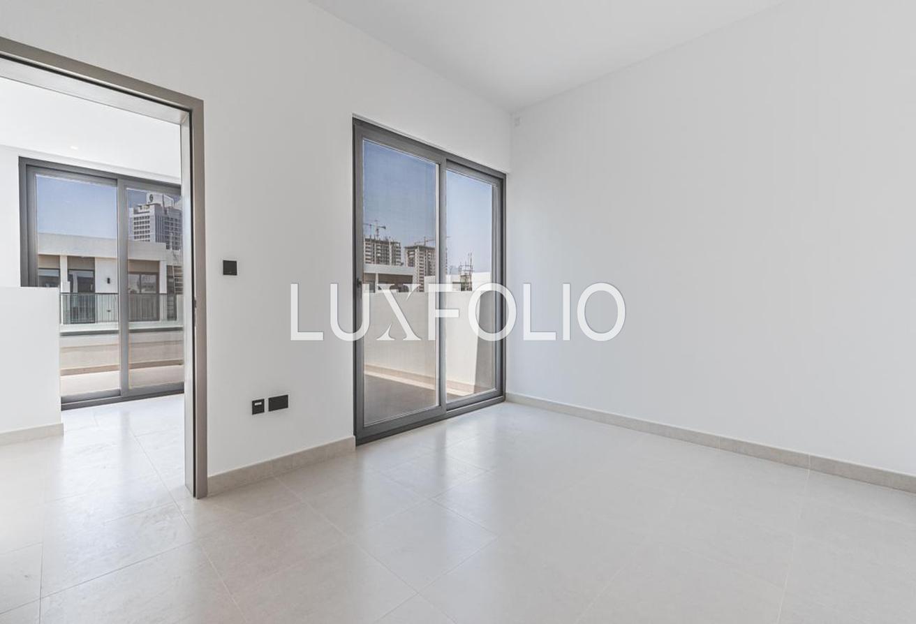 Exclusive | Green Belt | Closed Kitchen photo 9