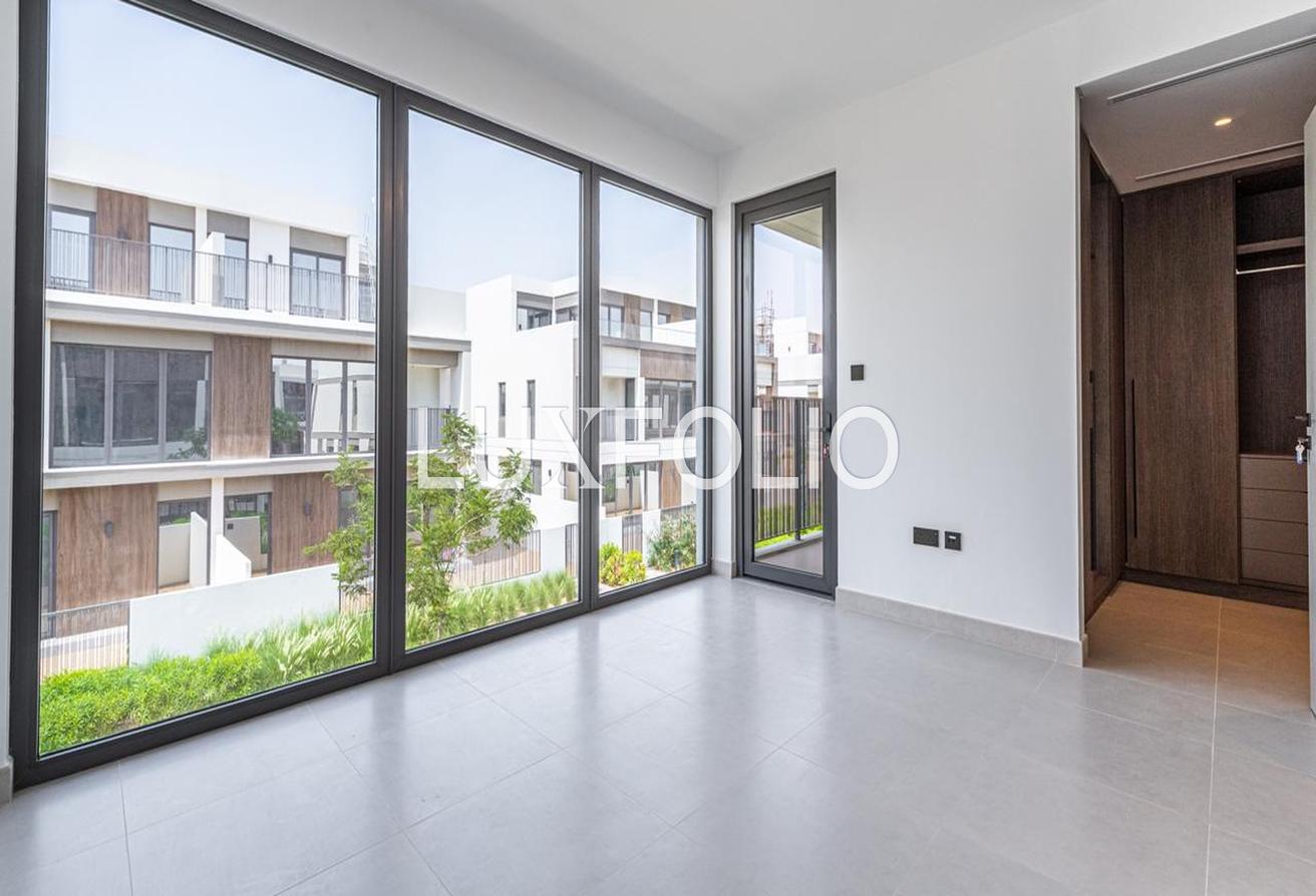 Exclusive | Green Belt | Closed Kitchen photo 5