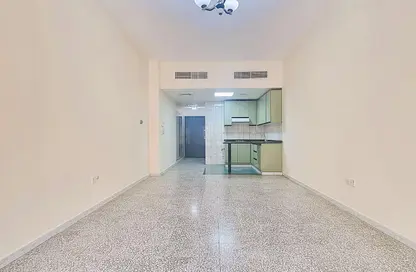 شقة - 1 حمام للايجار في منخول - بر دبي - دبي