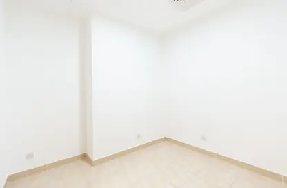 Apartment - 5 Bedrooms - 5 Bathrooms for rent in Al Muraqqabat - Deira - Dubai Apartment - 5 Bedrooms - 5 Bathrooms for rent in Al Muraqqabat - Deira - Dubai
