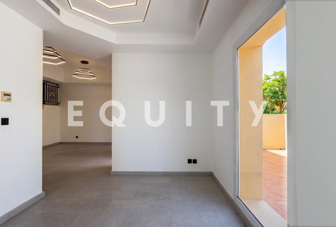 Large Plot | Spacious 2BR Villa | Private Garden photo 3