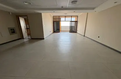 Apartment - 2 Bedrooms - 3 Bathrooms for rent in Ajman Corniche Road - Ajman