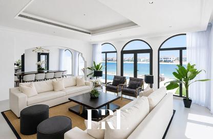 Villa - 5 - 6 for rent in Garden Homes Frond B - Garden Homes - Palm Jumeirah - Dubai