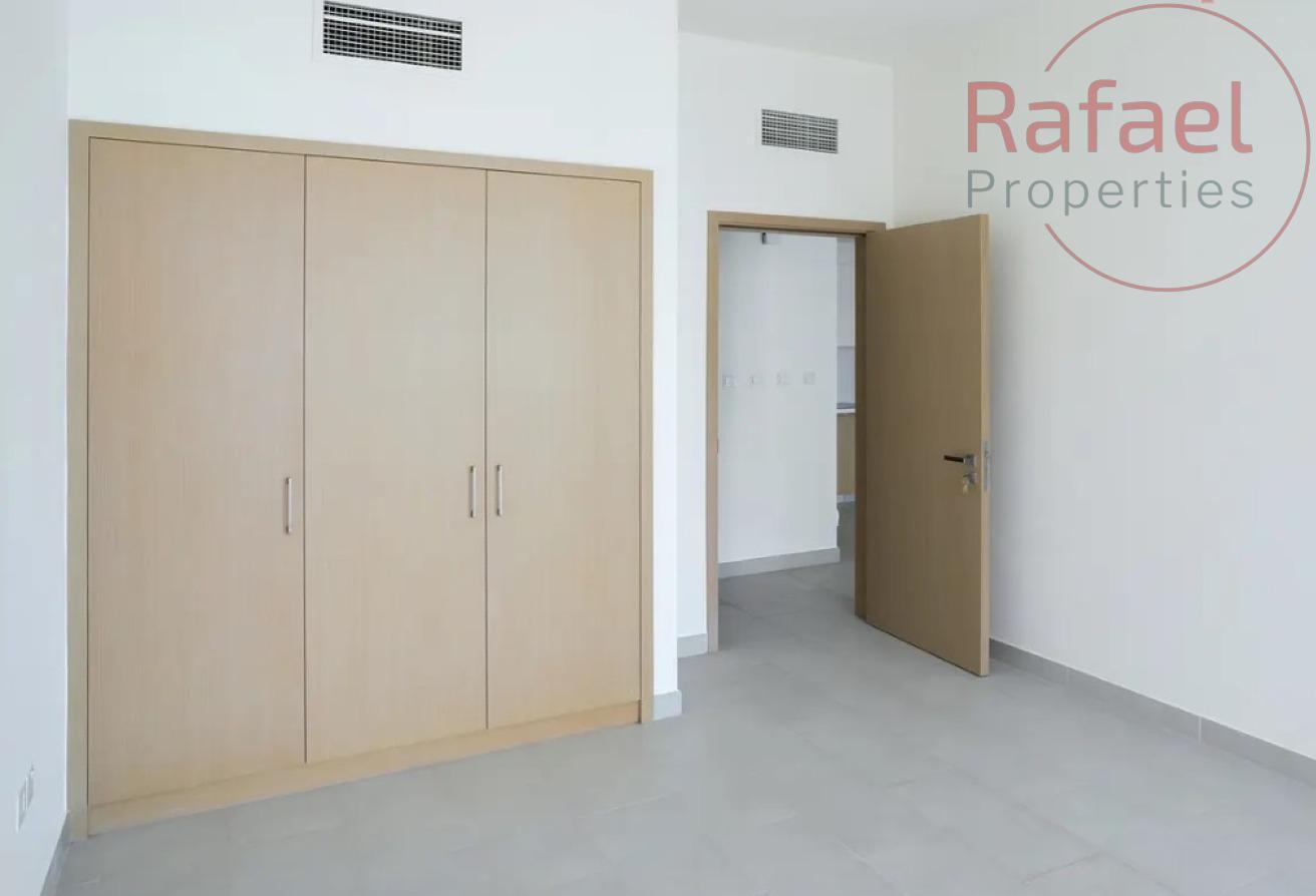 Huge Layout | Middle floor | Unfurnished photo 6