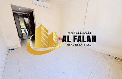 شقة - غرفة نوم - 1 حمام للايجار في تجارية مويلح - الشارقة شقة - غرفة نوم - 1 حمام للايجار في تجارية مويلح - الشارقة
