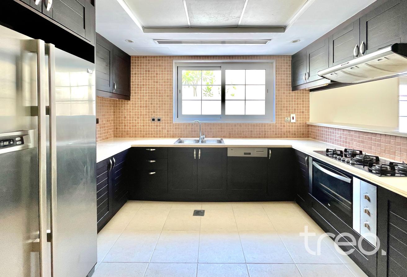 Exclusive | September | 3 Bed Legacy Large photo 7