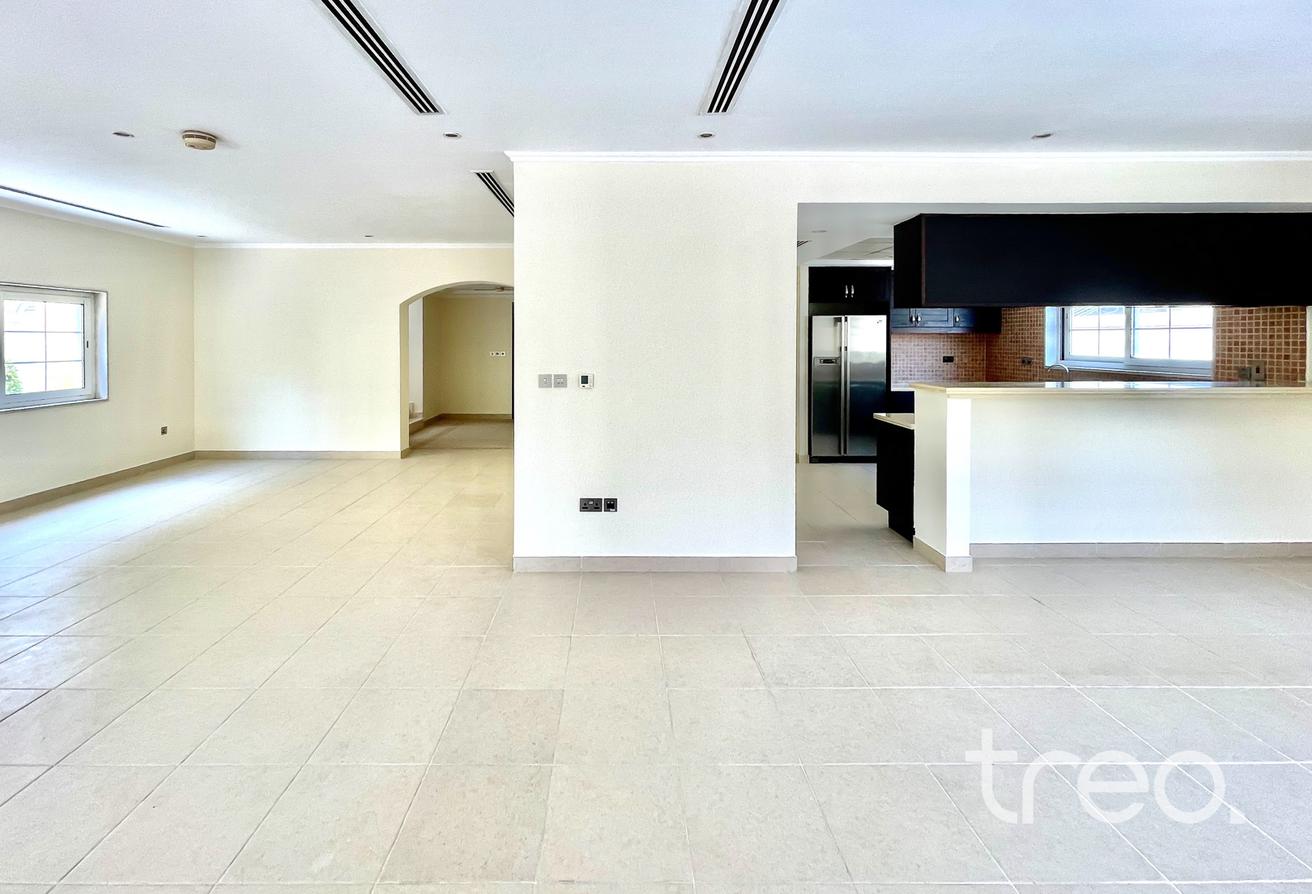 Exclusive | September | 3 Bed Legacy Large photo 4