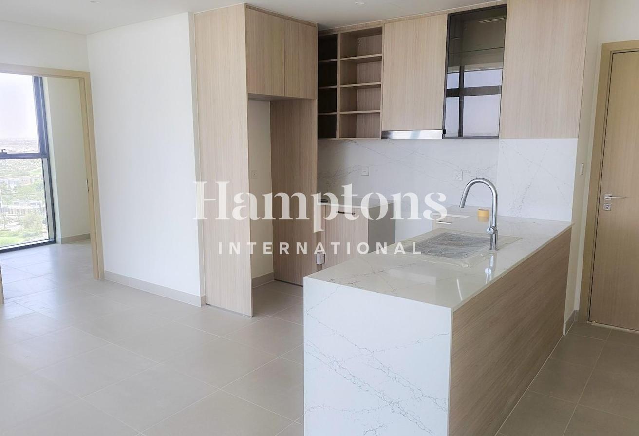 Top Floor | Corner Unit | Full Golf View | 3B+Maid photo 6