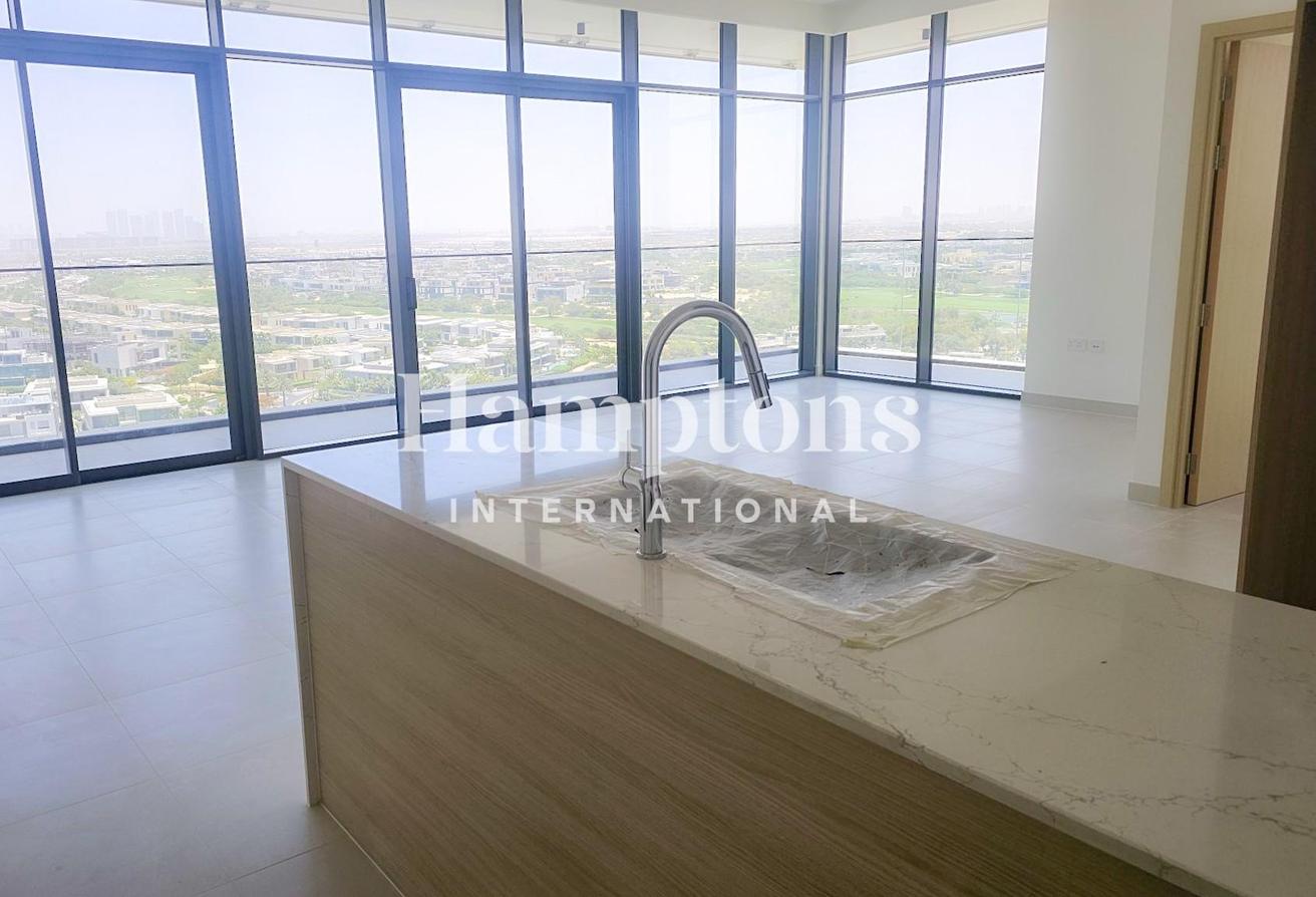Top Floor | Corner Unit | Full Golf View | 3B+Maid photo 5