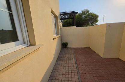 Villa - 2 Bedrooms - 3 Bathrooms for rent in Springs 11 - The Springs - Dubai