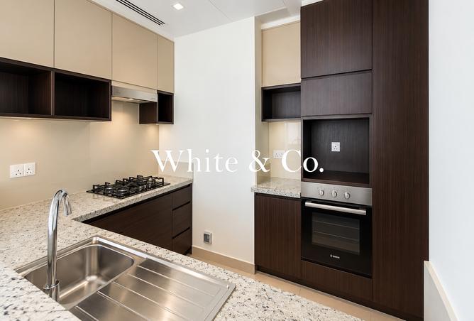 Largest Layout| Stunning Views | Bright photo 3