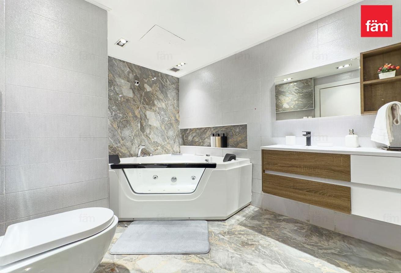 Fully Upgraded & Luxury Furnished Smart Home photo 28