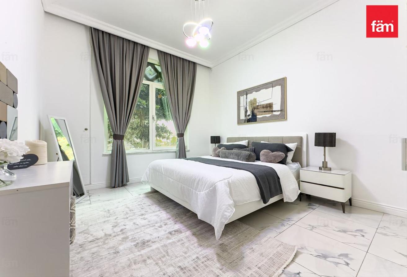 Fully Upgraded & Luxury Furnished Smart Home photo 23