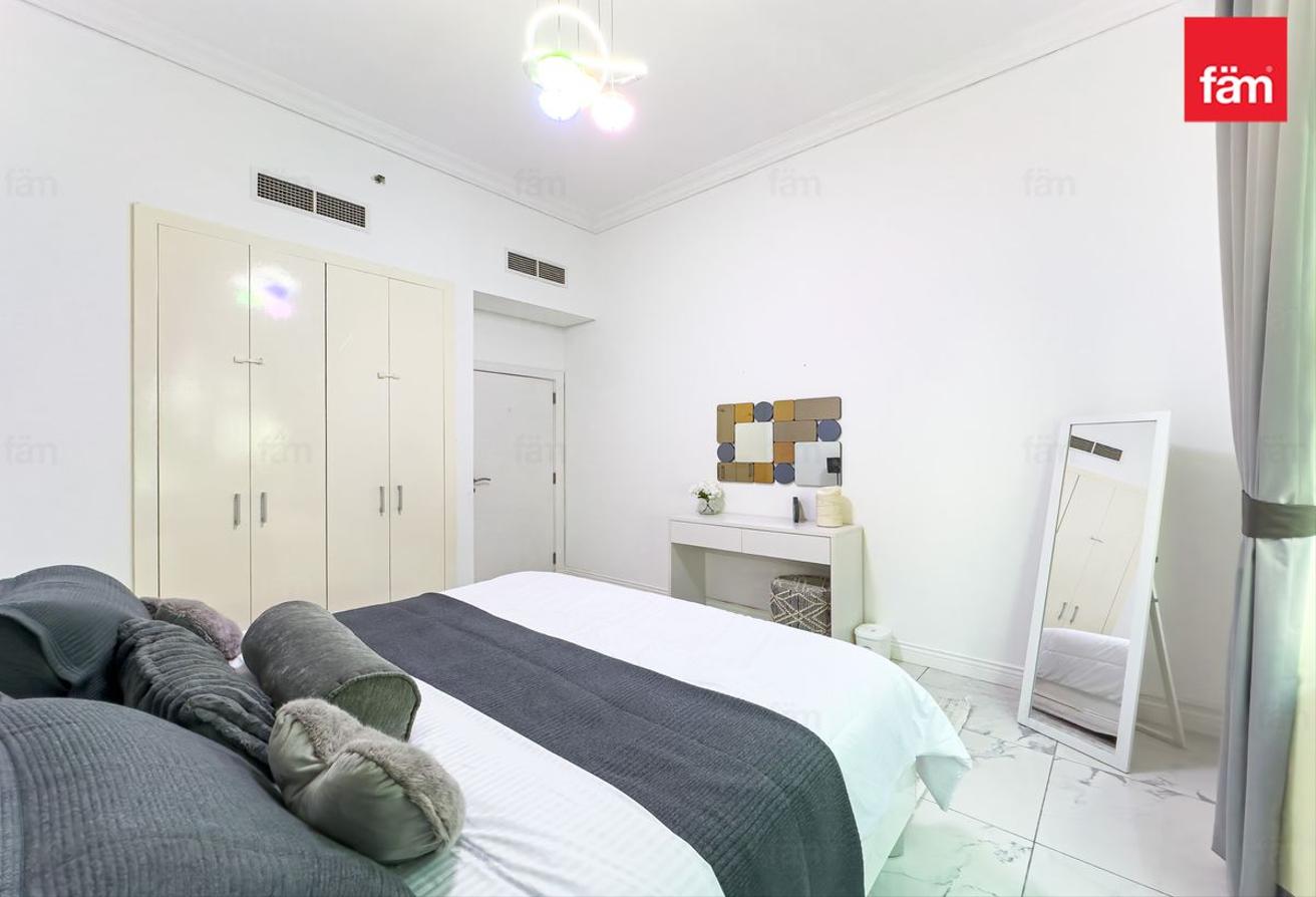 Fully Upgraded & Luxury Furnished Smart Home photo 24