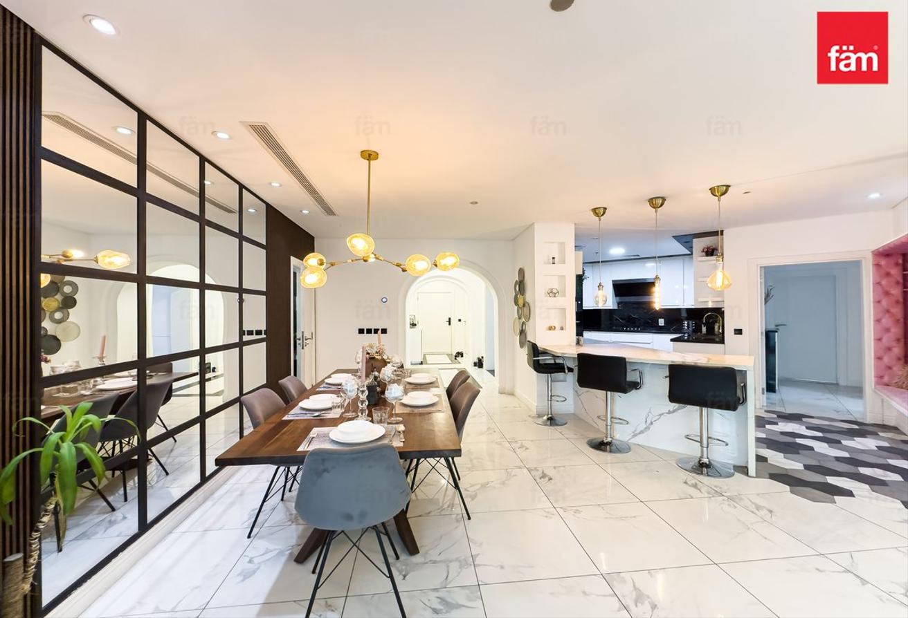 Fully Upgraded & Luxury Furnished Smart Home photo 6