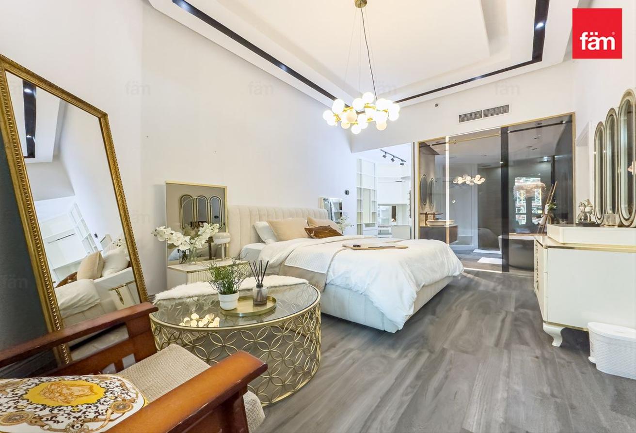 Fully Upgraded & Luxury Furnished Smart Home photo 11